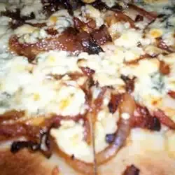 Caramelized Onion and Gorgonzola Pizza