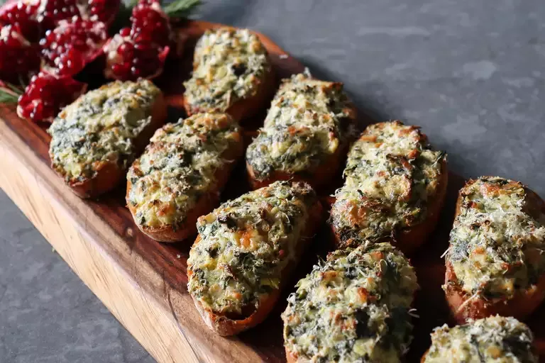 Baked Spinach and Artichoke Toasts