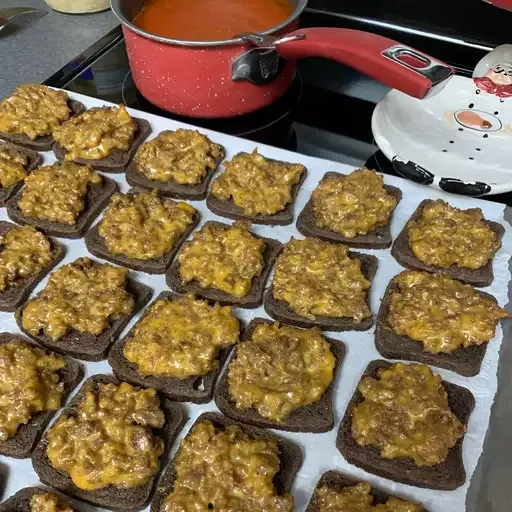 Rye Bread Party Pizzas