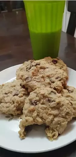 Becel® Oatmeal Chocolate Chip Cookies