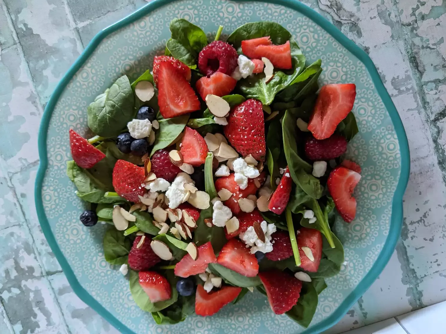 Spinach Salad with Berries and Goat Cheese