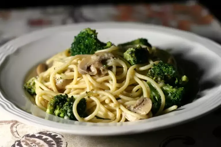 Spaghetti with Broccoli and Mushrooms