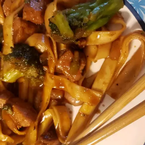 Spicy Beef and Broccoli Chow Mein