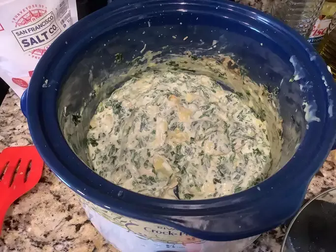 Slow Cooker Spinach-Artichoke Dip