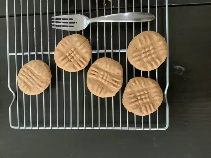 Super Easy Peanut Butter Cookies