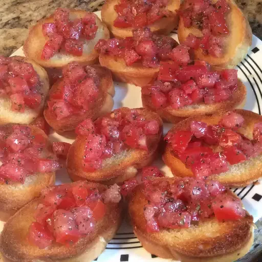 Hunt's® Easy Tomato Bruschetta