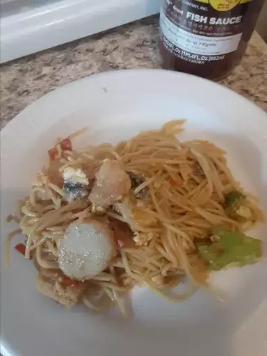 Shrimp Lo Mein with Broccoli