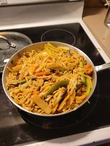 Shrimp Lo Mein with Broccoli