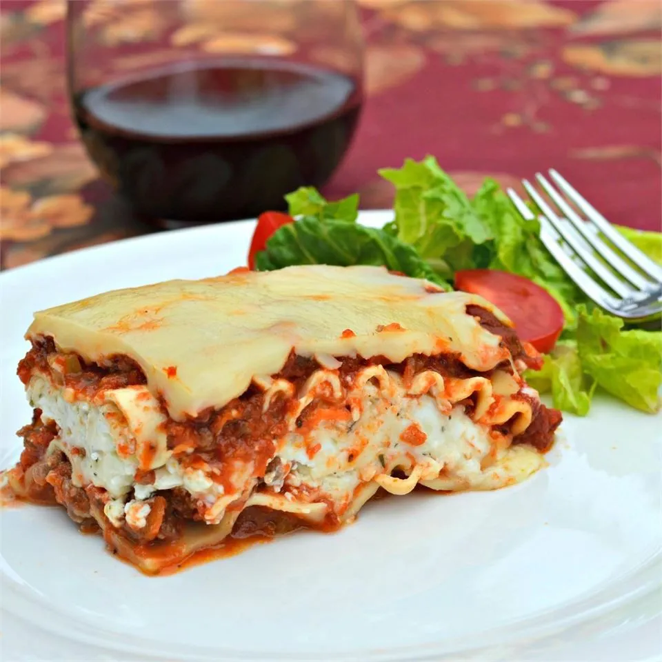 Classic and Simple Meat Lasagna