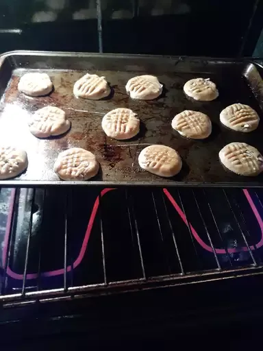 Super Easy Peanut Butter Cookies