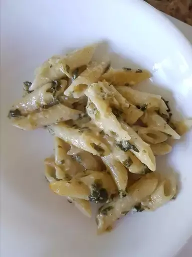 Spinach Power Pesto Macaroni and Cheese