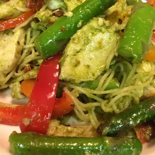 Colorful Chicken Pesto with Asparagus, Sun Dried Tomatoes and Peppers