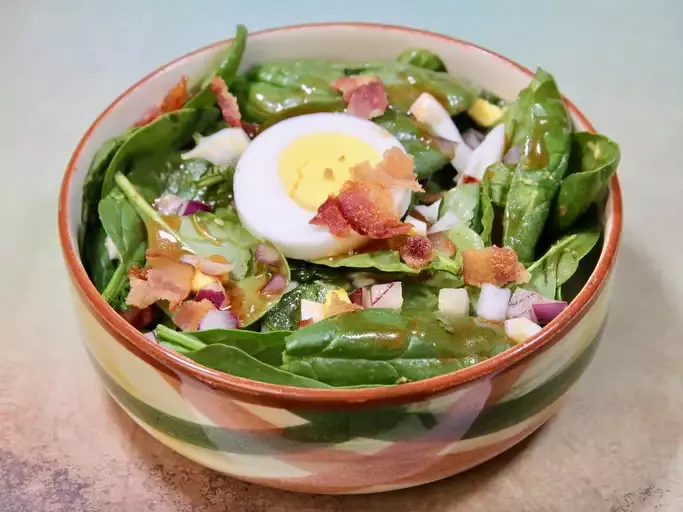 Easy and Awesome Spinach Salad