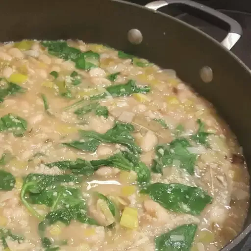 Spinach and Leek White Bean Soup