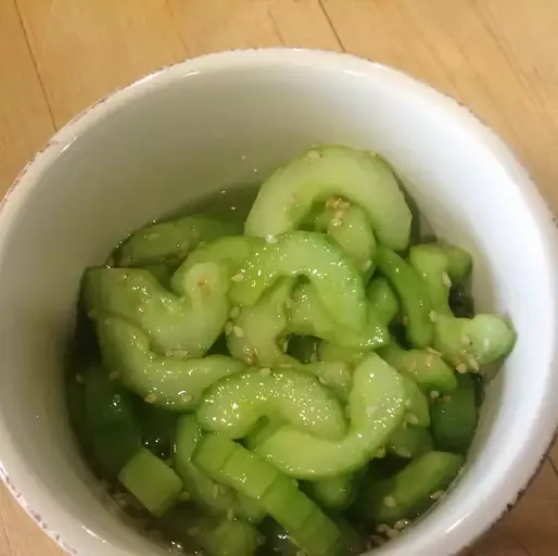 Japanese Cucumber Salad (Sunomono)