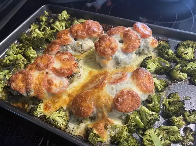 Sheet Pan Chicken with Mozzarella, Pesto, and Broccoli