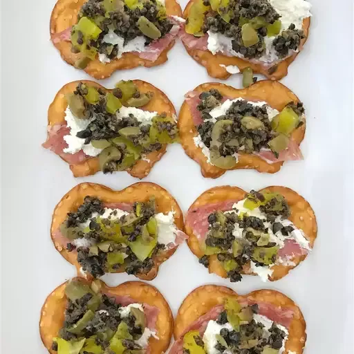 Muffaletta Pretzel Crisps®