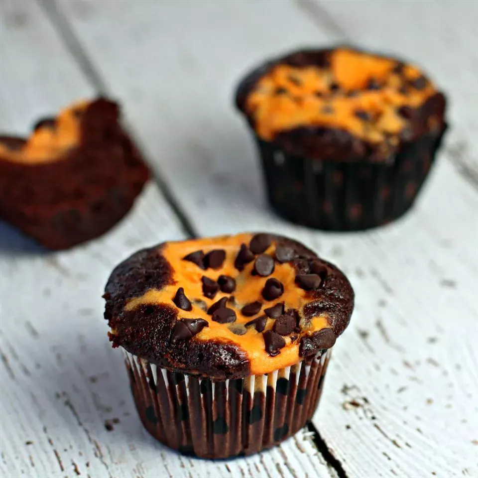 Chocolate Cupcakes with Pumpkin Cheesecake Filling