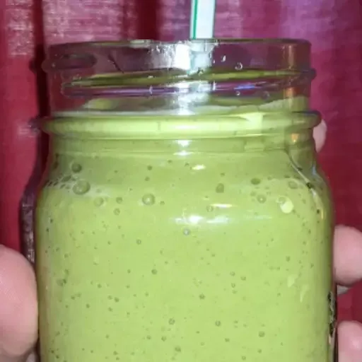 Banana, Avocado, and Spinach Smoothie