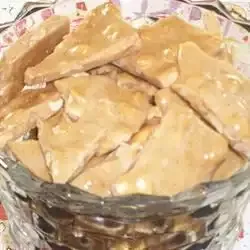 Hot Cinnamon Peanut Brittle