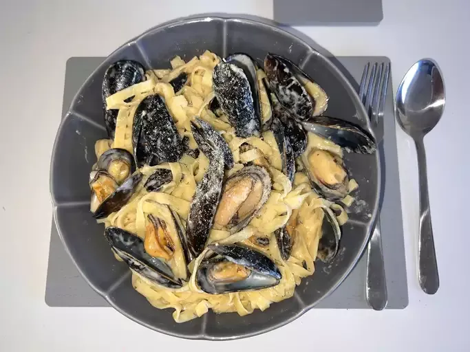 Mussels and Pasta with Creamy Wine Sauce