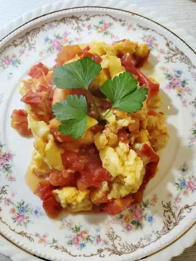 Scrambled Eggs and Tomatoes