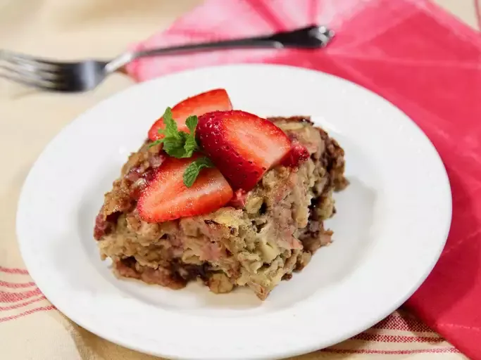 Strawberry Banana Chocolate Chip Baked Oatmeal