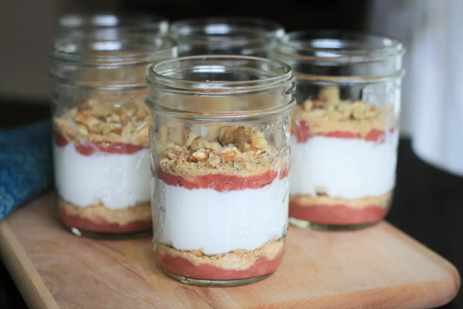 Make-Ahead Rhubarb Yogurt Parfaits