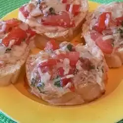 Crostini with Mozzarella and Tomato