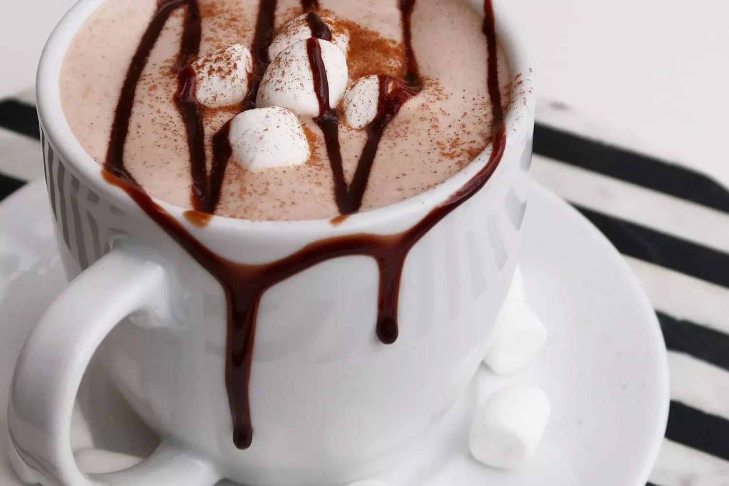 20 Homemade Hot Chocolate Recipes That'll Make You Feel Warm and Cozy