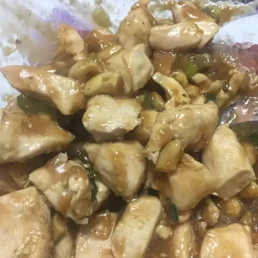 Cashew Chicken with Water Chestnuts