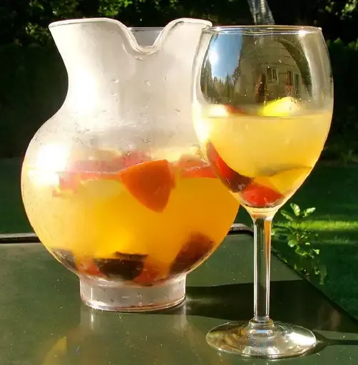 White Peachy Sangria