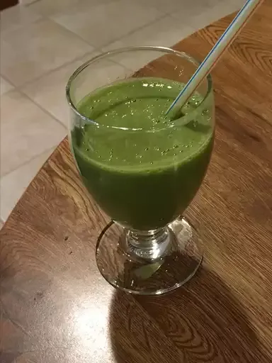 Quick Kale and Banana Smoothie