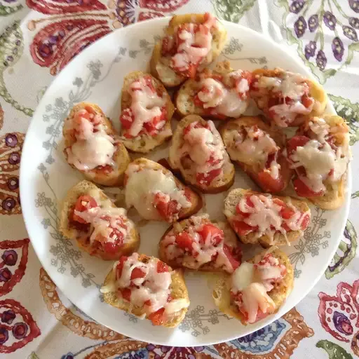 Hunt's® Easy Tomato Bruschetta