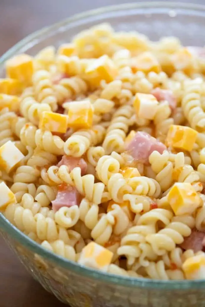 The Easiest 4-Ingredient Pasta Salad We're Making All Summer